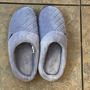 New Without Tags~Woman’s Lavender Isotoner Size 9.5~10 Fits More For 8.5~9.0